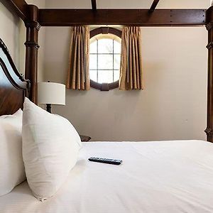 Presidential King Suite